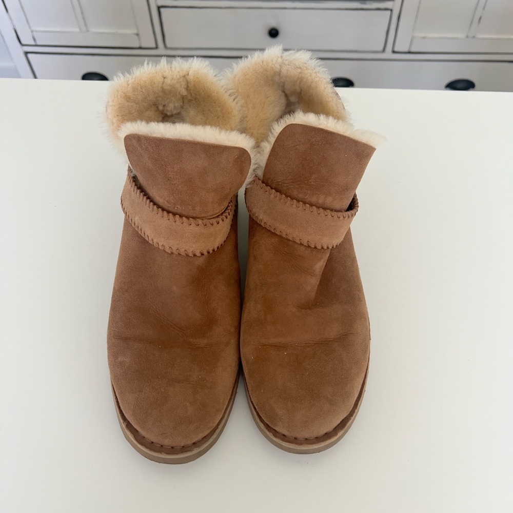- UGG women’s boots. Size 11. EUC. Non-Smoking home.